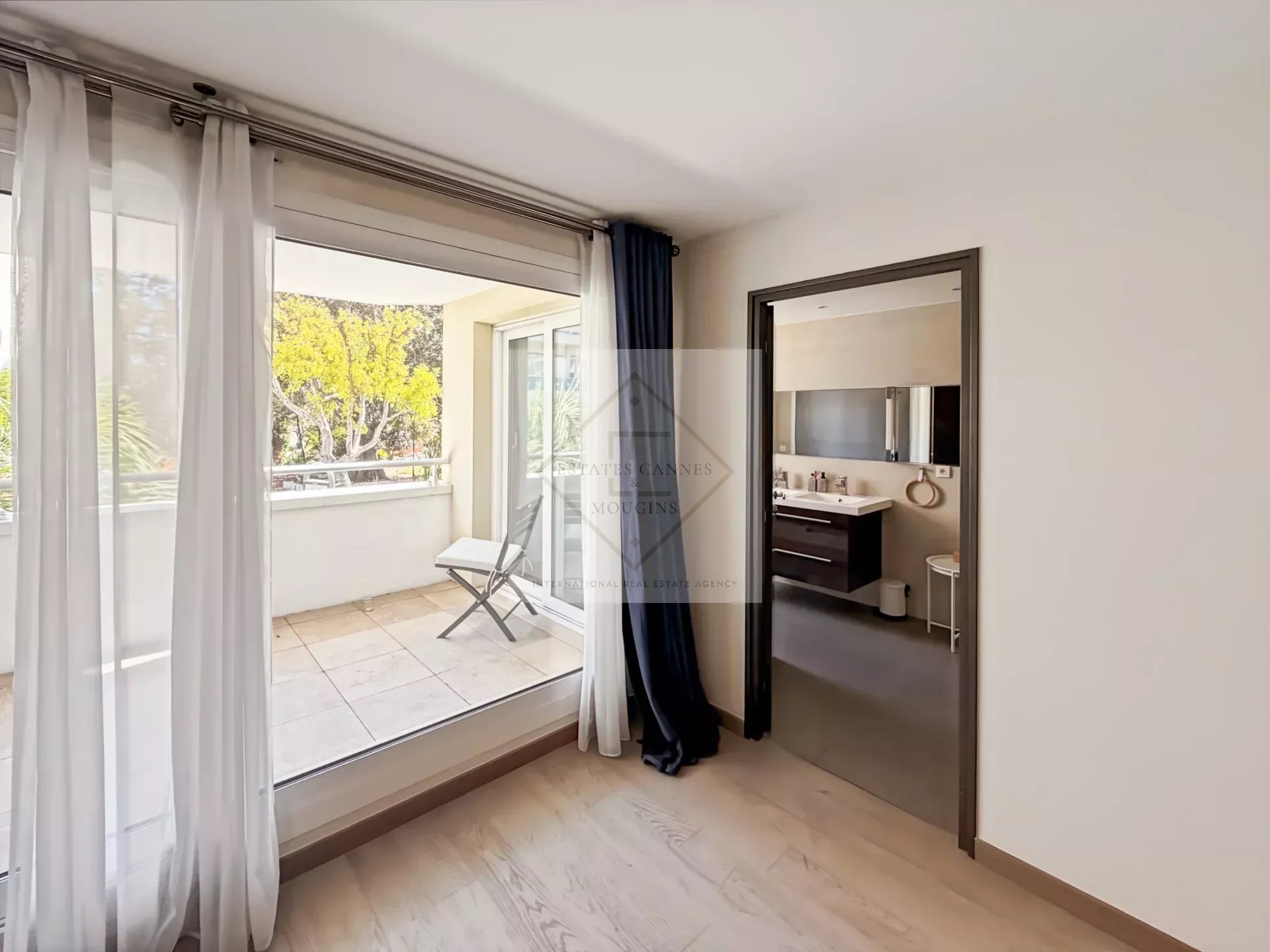 LOCATION ANNUELLE — BEAULIEU-SUR-MER