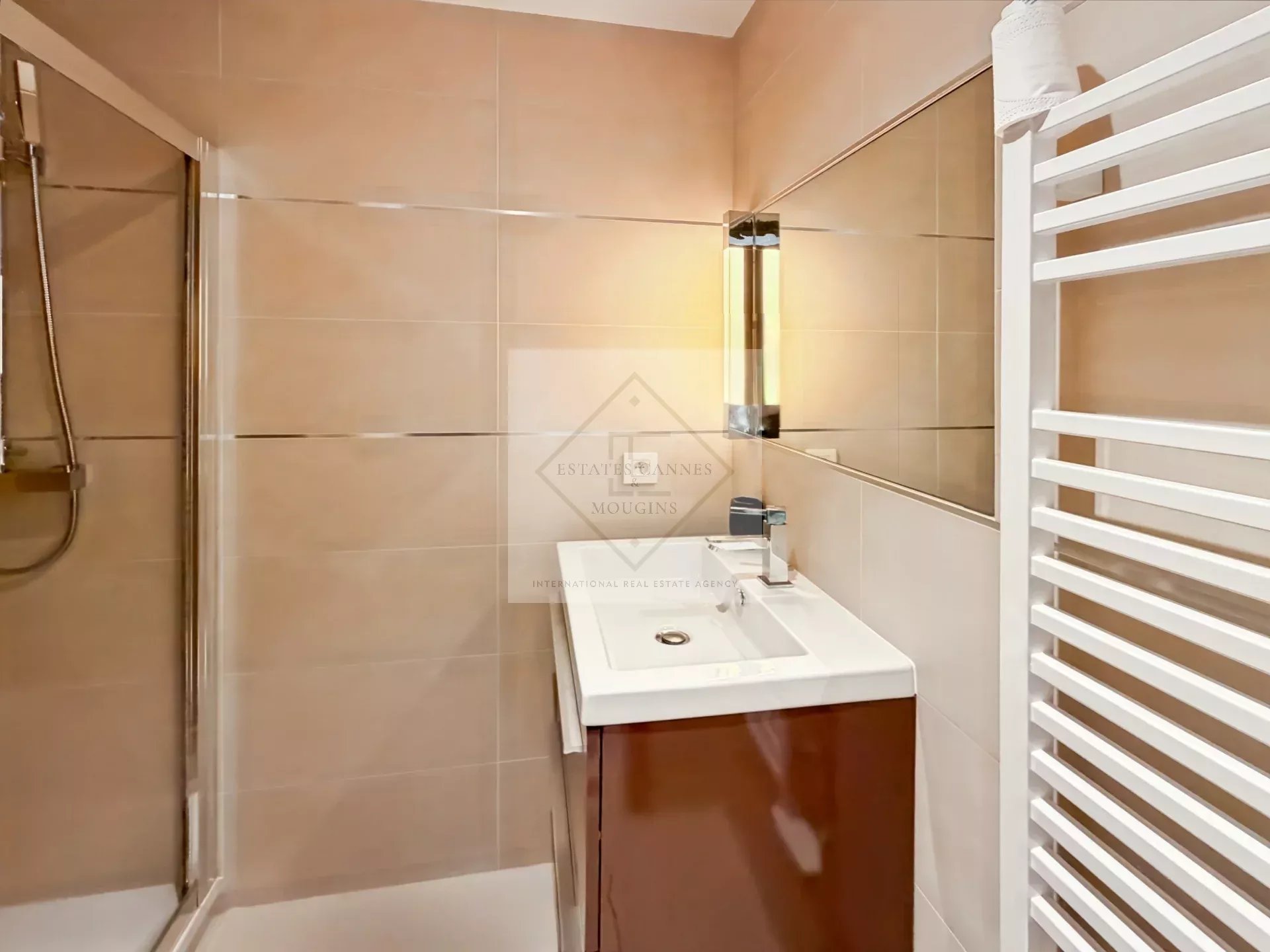 LOCATION ANNUELLE — BEAULIEU-SUR-MER