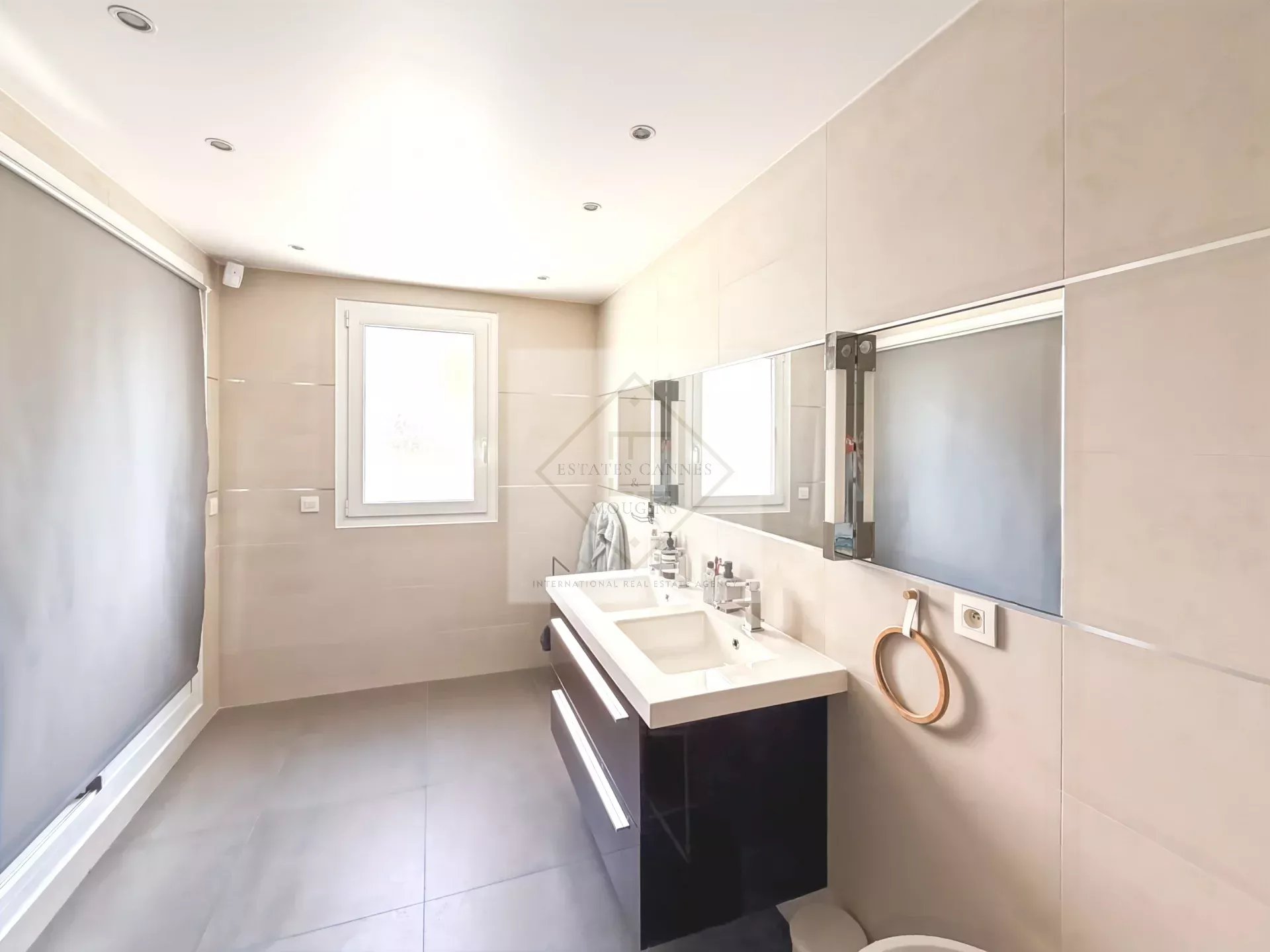 LOCATION ANNUELLE — BEAULIEU-SUR-MER