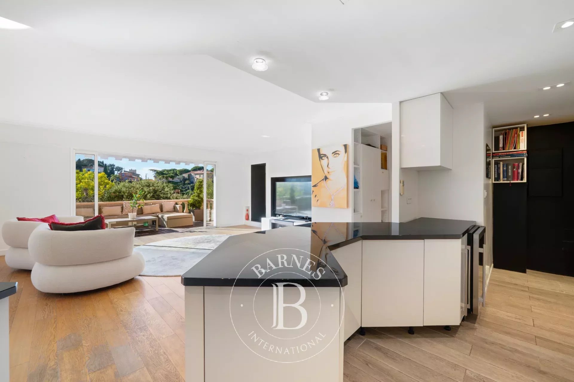 SOUS OFFRE - VILLEFRANCHE-SUR-MER — ÉLÉGANT DUPLEX AVEC VUE PANORAMIQUE DÉGAGÉE