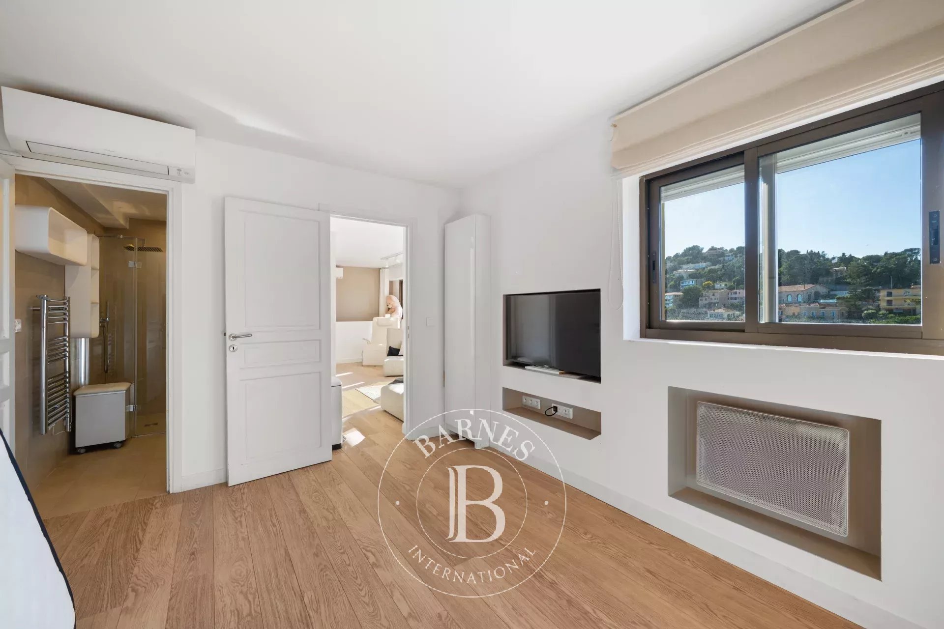SOUS OFFRE - VILLEFRANCHE-SUR-MER — ÉLÉGANT DUPLEX AVEC VUE PANORAMIQUE DÉGAGÉE