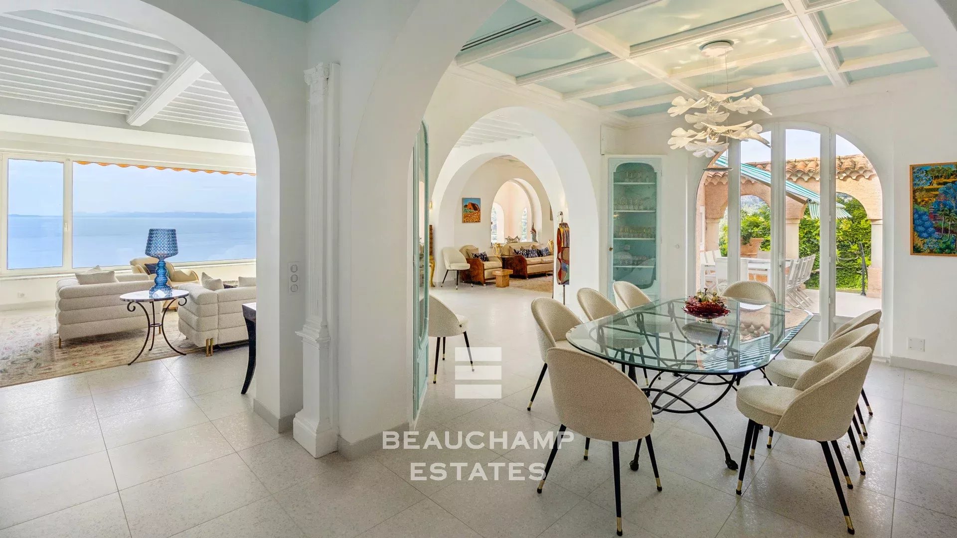 Saint-Jean-Cap-Ferrat – Villa Provençale avec Vue Mer Panoramique et Piscine Chauffée