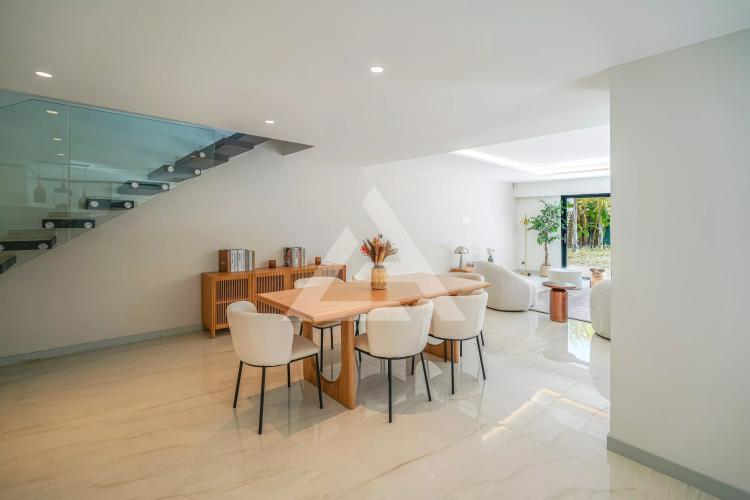 SAINT-JEAN-CAP-FERRAT - APPARTEMENT/VILLA - STATIONNEMENT