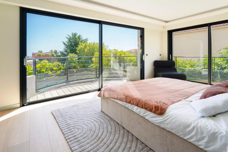 SAINT-JEAN-CAP-FERRAT - APPARTEMENT/VILLA - STATIONNEMENT