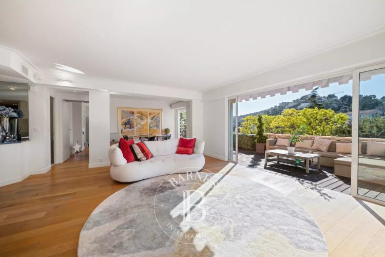 SOUS OFFRE - VILLEFRANCHE-SUR-MER — ÉLÉGANT DUPLEX AVEC VUE PANORAMIQUE DÉGAGÉE