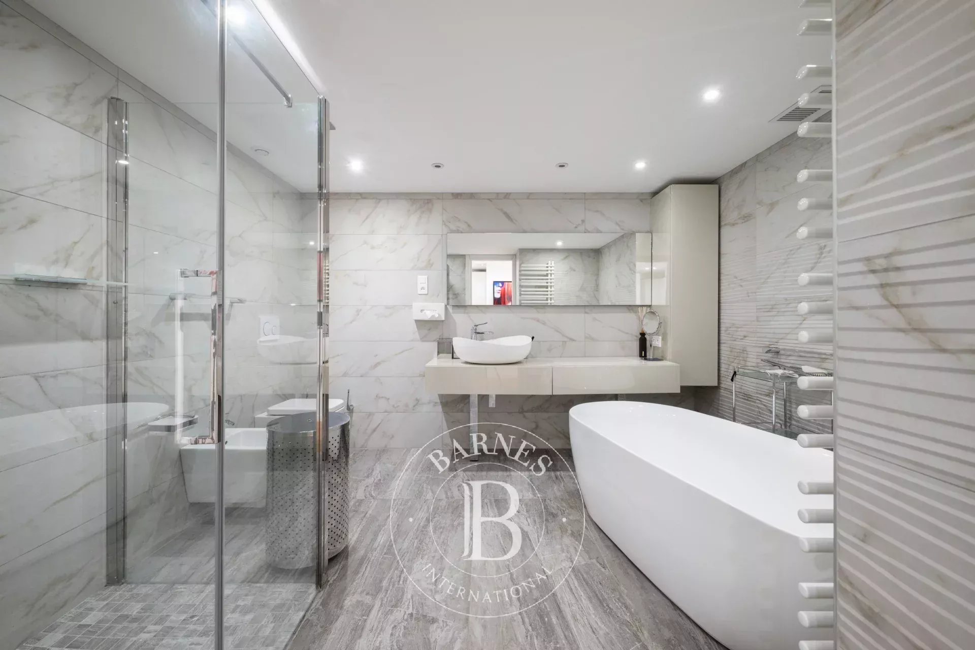 SOUS OFFRE - VILLEFRANCHE-SUR-MER — ÉLÉGANT DUPLEX AVEC VUE PANORAMIQUE DÉGAGÉE