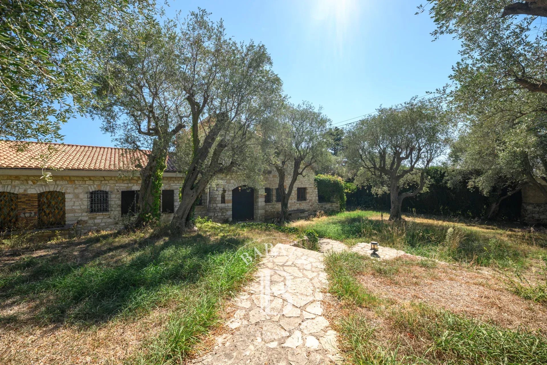 VILLEFRANCHE-SUR-MER - VINAIGRIER - TERRAIN 2 530 M² - VUE MER ET CAP-FERRAT