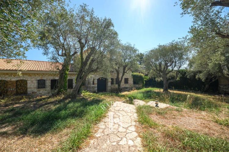 VILLEFRANCHE-SUR-MER - VINAIGRIER - TERRAIN 2 530 M² - VUE MER ET CAP-FERRAT