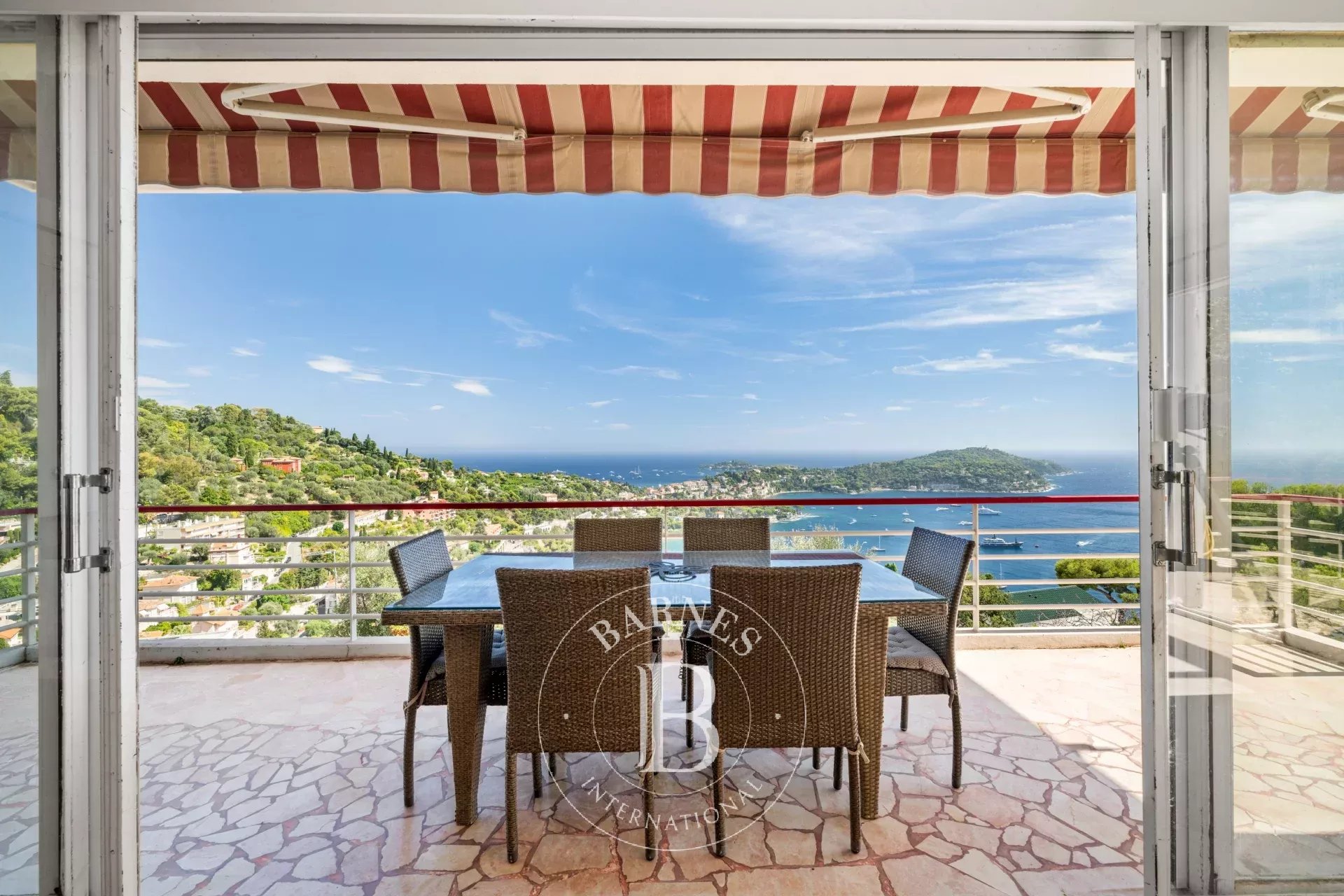 VILLEFRANCHE-SUR-MER - VILLA FAMILIALE - VUE PANORAMIQUE MER ET CAP-FERRAT