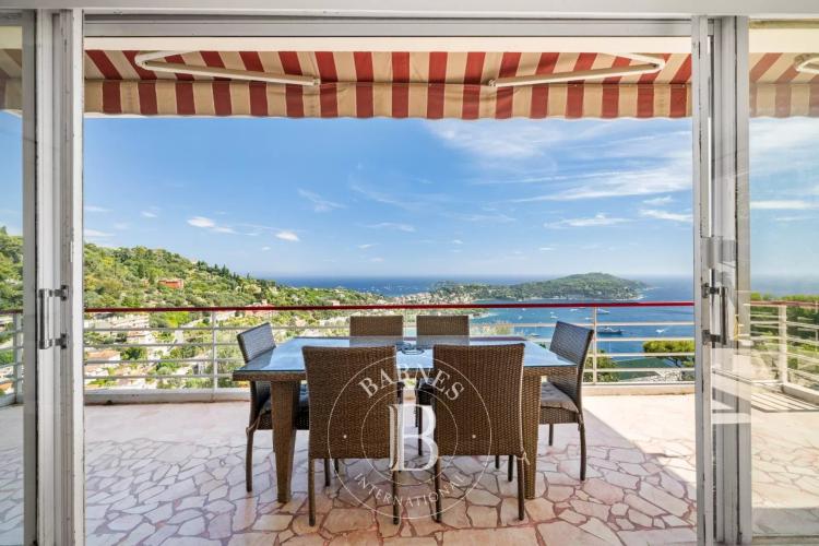 VILLEFRANCHE-SUR-MER - VILLA FAMILIALE - VUE PANORAMIQUE MER ET CAP-FERRAT