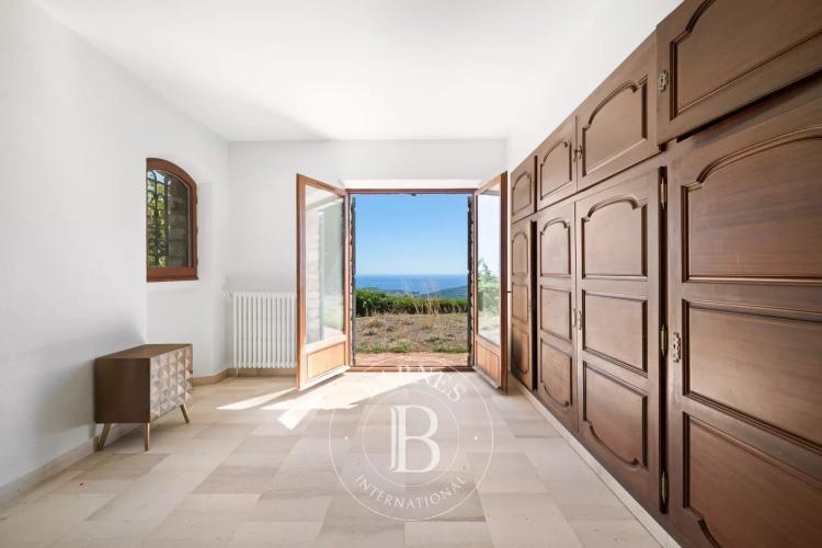 VILLEFRANCHE-SUR-MER - VINAIGRIER - TERRAIN 2 530 M² - VUE MER ET CAP-FERRAT