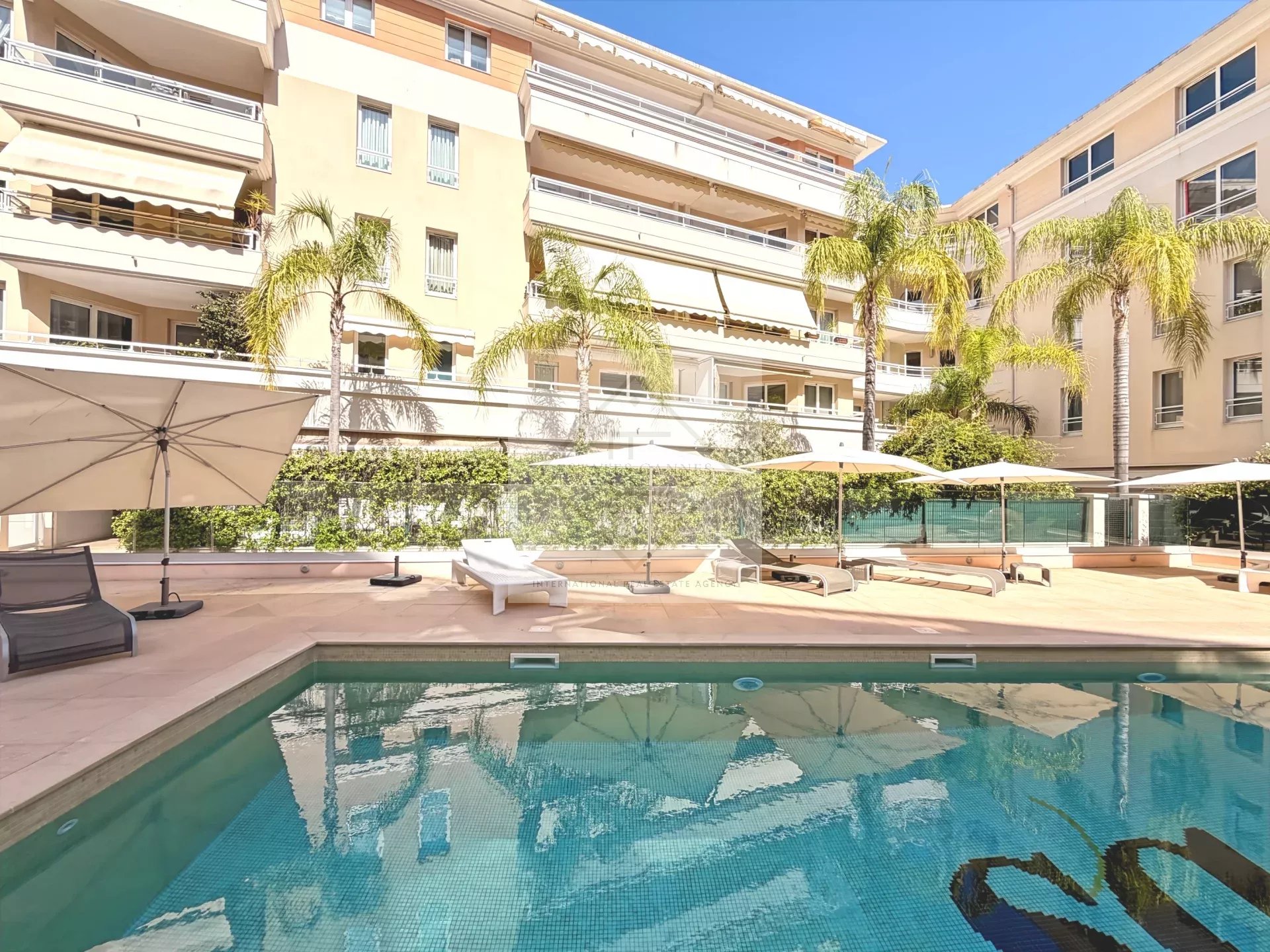 LOCATION ANNUELLE — BEAULIEU-SUR-MER