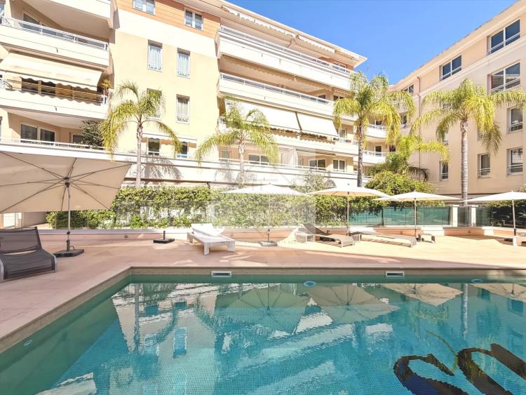LOCATION ANNUELLE — BEAULIEU-SUR-MER