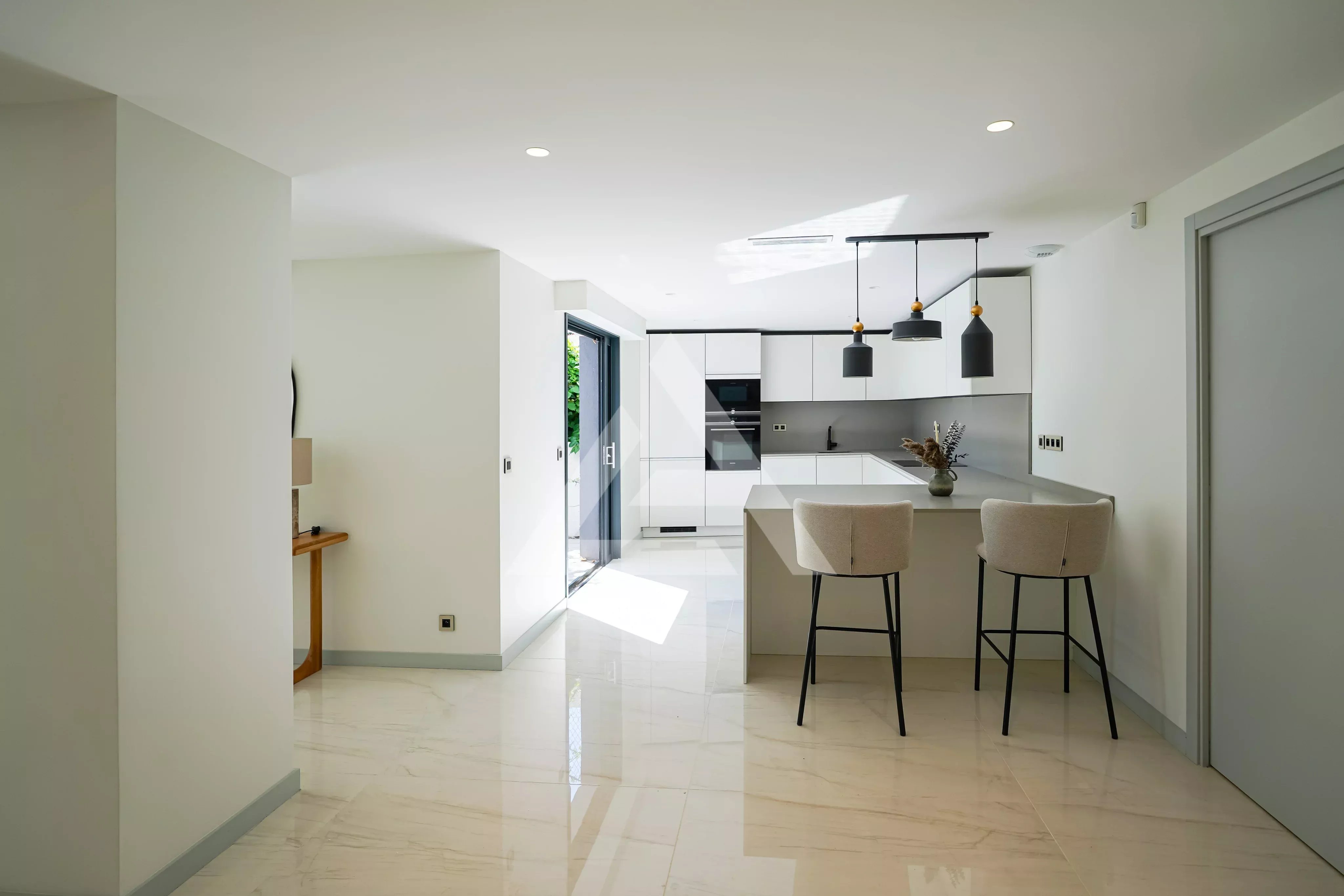 SAINT-JEAN-CAP-FERRAT - APPARTEMENT/VILLA - STATIONNEMENT