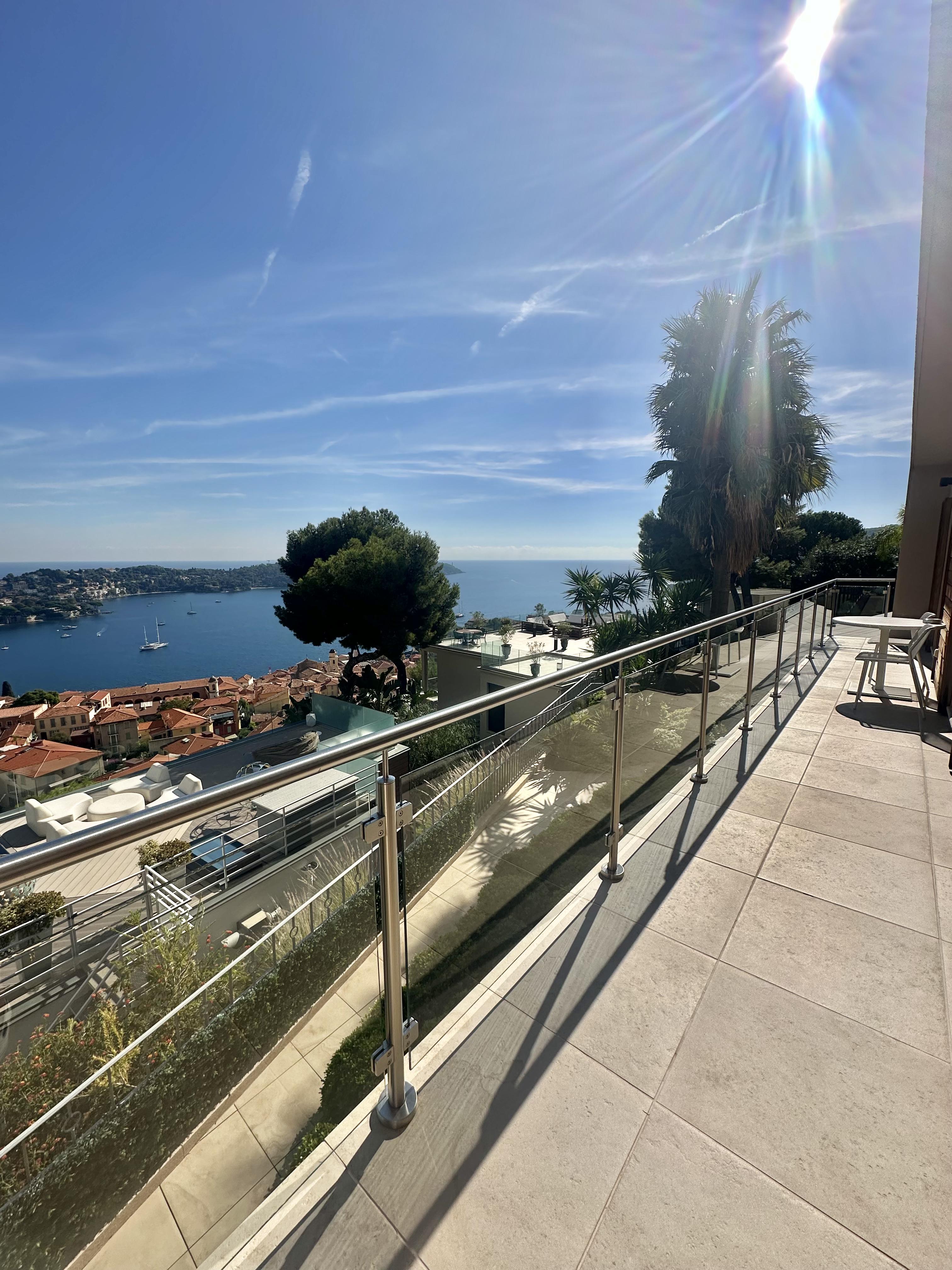 Villefranche-sur-Mer | Villa d’Exception avec Vue Panoramique Époustouflante sur la Rade | 6 Pièces