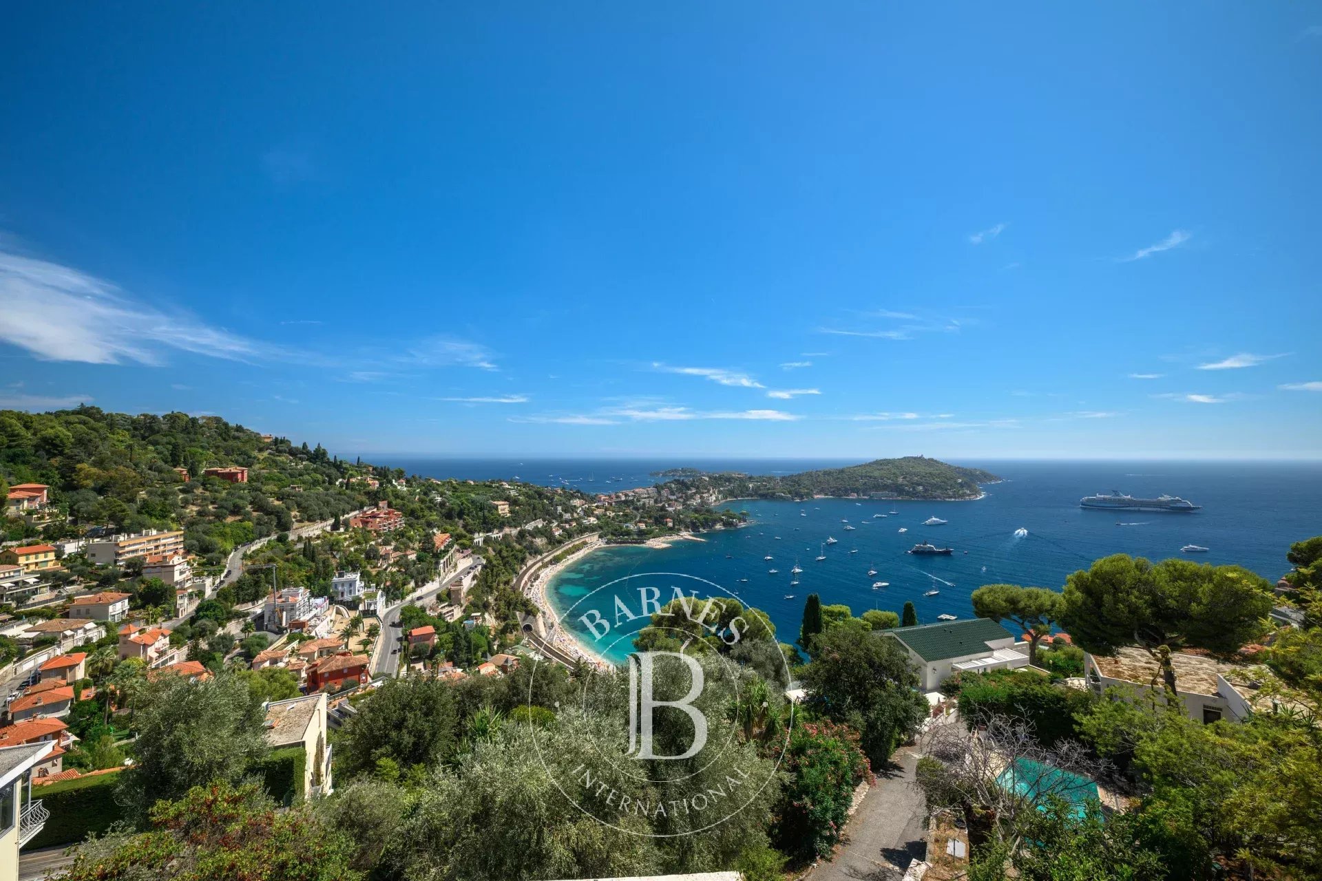 VILLEFRANCHE-SUR-MER - TERRAIN CONSTRUCTIBLE DE 1 750 M² - VUE PANORAMIQUE SUR LA BAIE