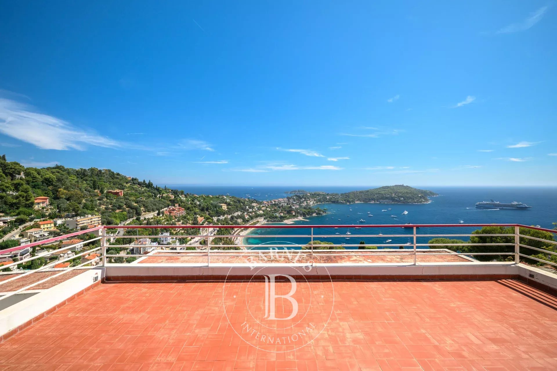 VILLEFRANCHE-SUR-MER - VILLA FAMILIALE - VUE PANORAMIQUE MER ET CAP-FERRAT