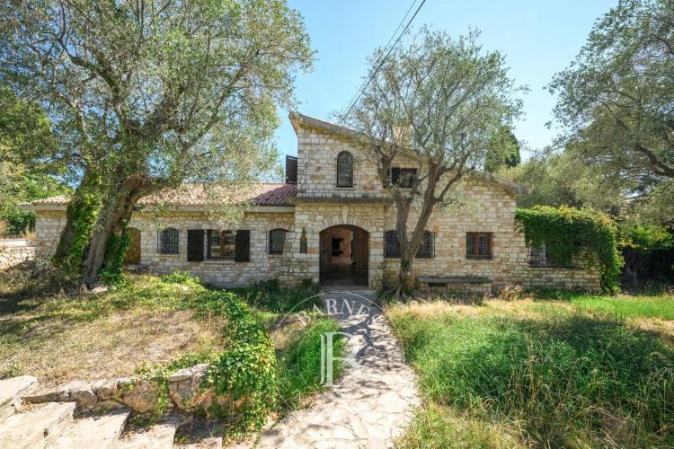 VILLEFRANCHE-SUR-MER - VINAIGRIER - TERRAIN 2 530 M² - VUE MER ET CAP-FERRAT