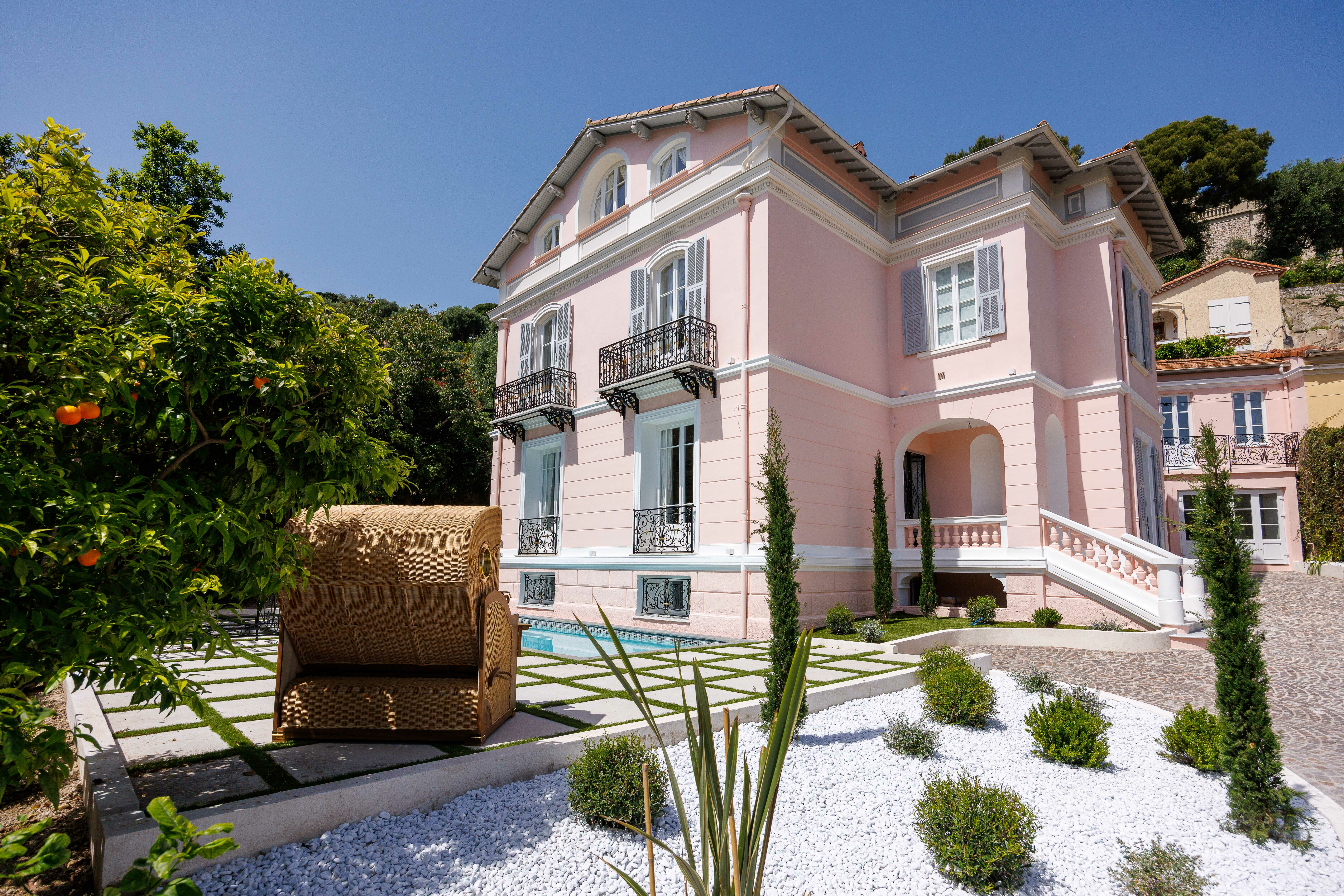 Beaulieu-sur-Mer | Villa de Prestige Face à la Mer avec Piscine