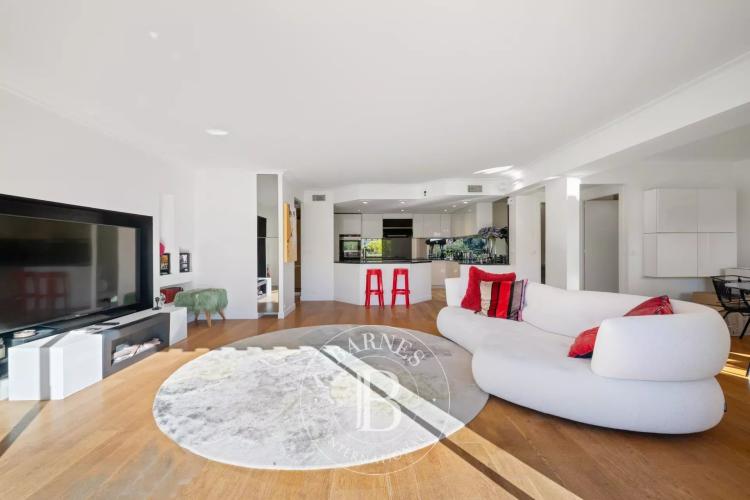 SOUS OFFRE - VILLEFRANCHE-SUR-MER — ÉLÉGANT DUPLEX AVEC VUE PANORAMIQUE DÉGAGÉE