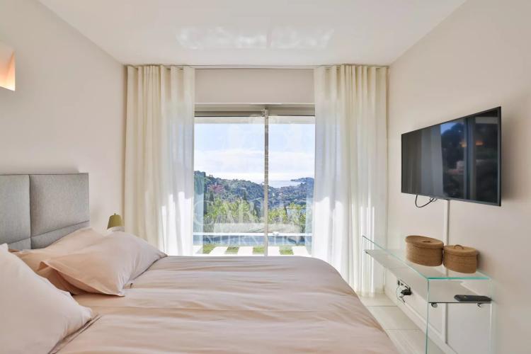 Prestigieuse villa contemporaine avec vue panoramique sur la mer