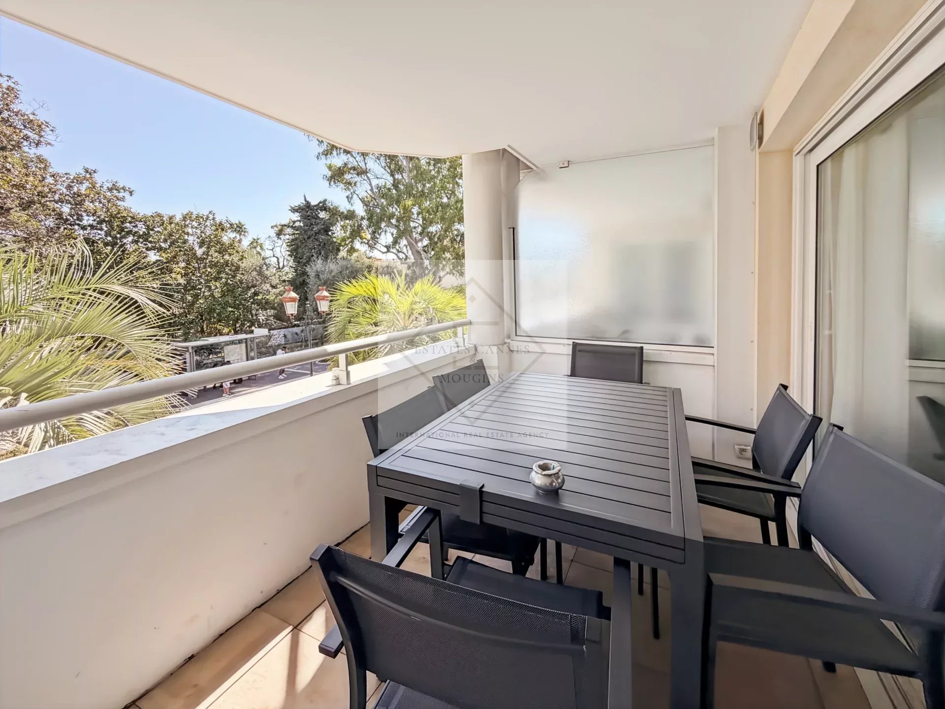 LOCATION ANNUELLE — BEAULIEU-SUR-MER