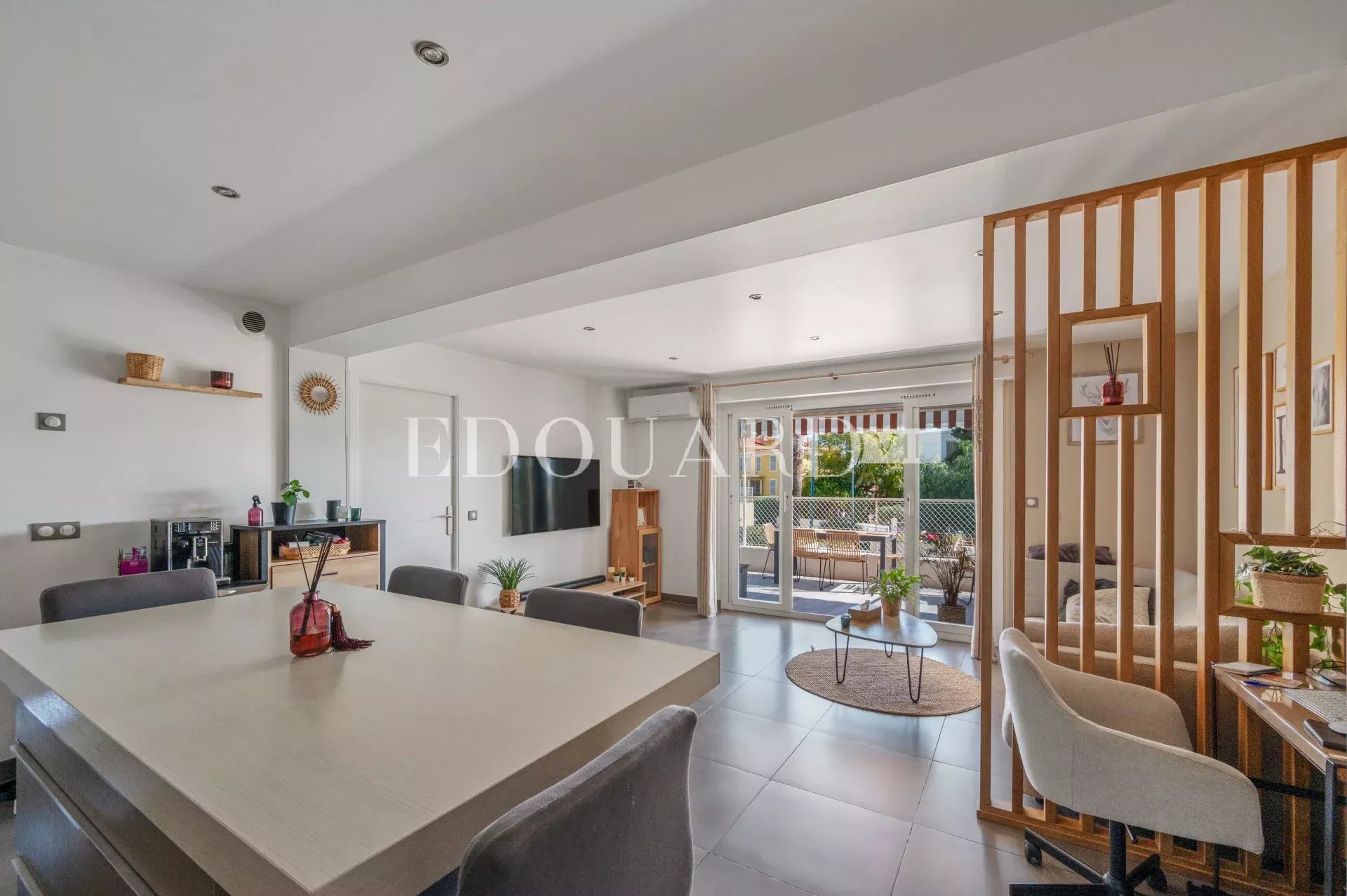 Sur la commune de Villefranche sur Mer,  charmant trois/quatre pièces à vendre avec grande terrasse