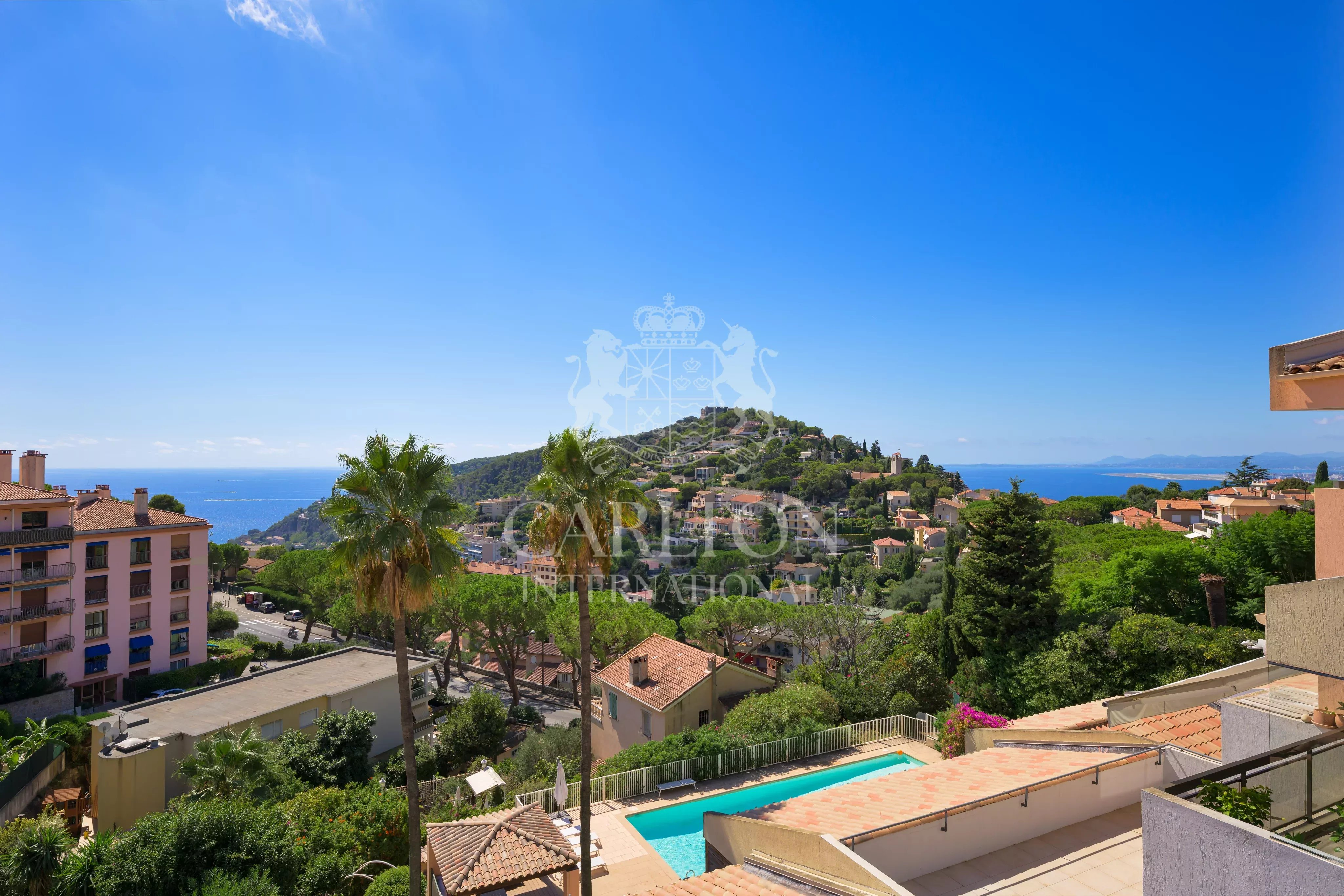 Appartement-Villa Duplex avec vue panoramique sur la mer entre Nice et Villefranche-sur-mer