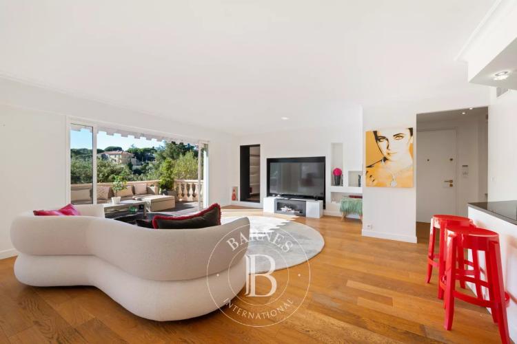 SOUS OFFRE - VILLEFRANCHE-SUR-MER — ÉLÉGANT DUPLEX AVEC VUE PANORAMIQUE DÉGAGÉE