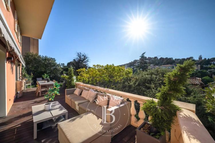 SOUS OFFRE - VILLEFRANCHE-SUR-MER — ÉLÉGANT DUPLEX AVEC VUE PANORAMIQUE DÉGAGÉE