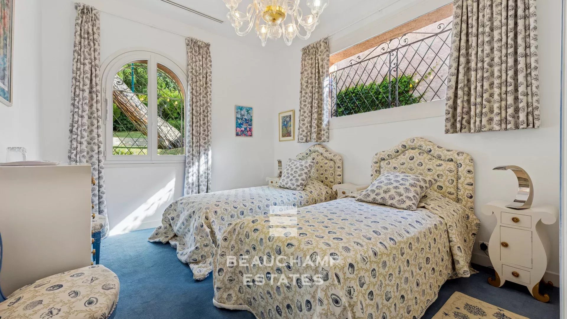 Saint-Jean-Cap-Ferrat – Villa Provençale avec Vue Mer Panoramique et Piscine Chauffée