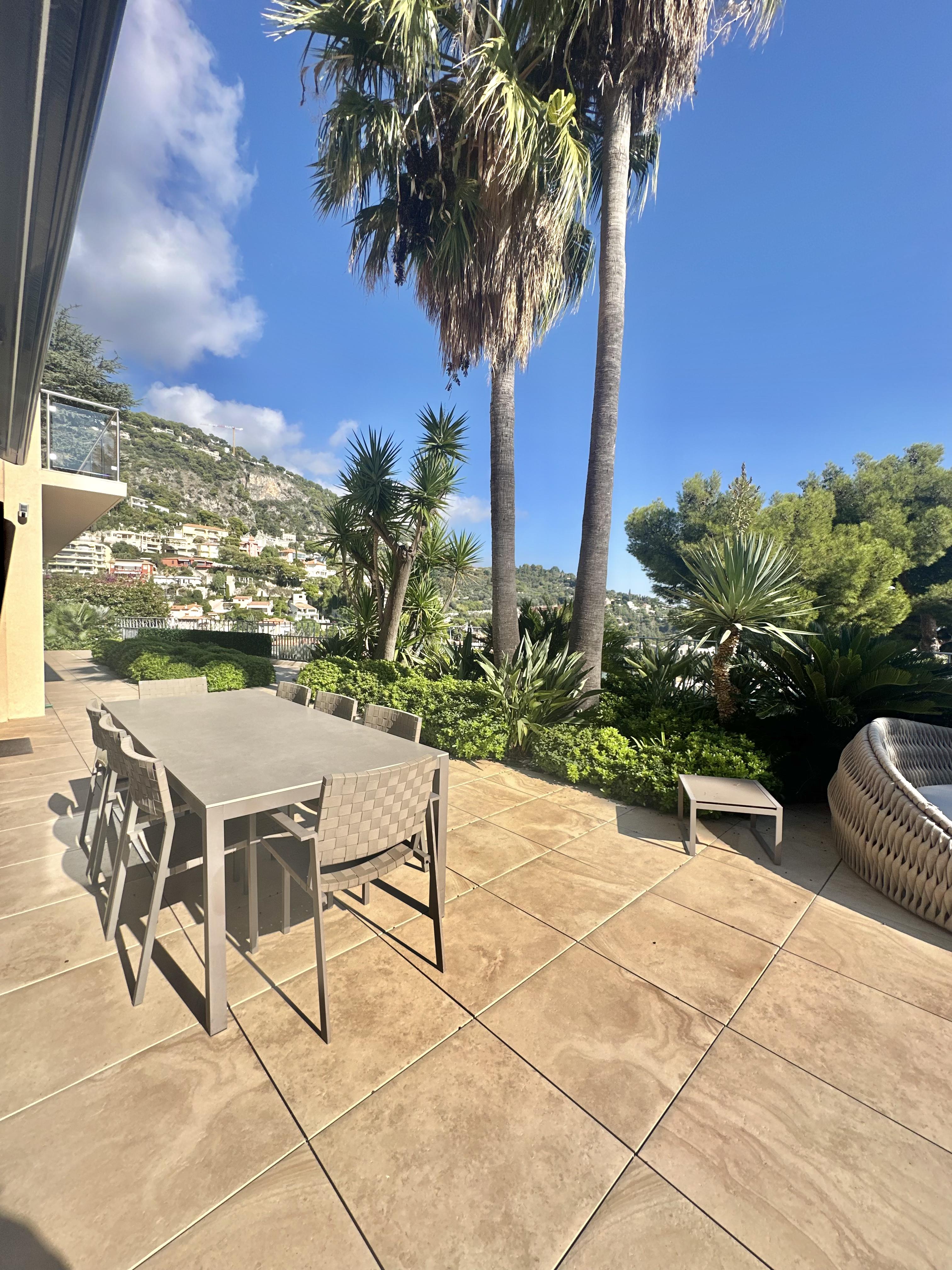 Villefranche-sur-Mer | Villa d’Exception avec Vue Panoramique Époustouflante sur la Rade | 6 Pièces