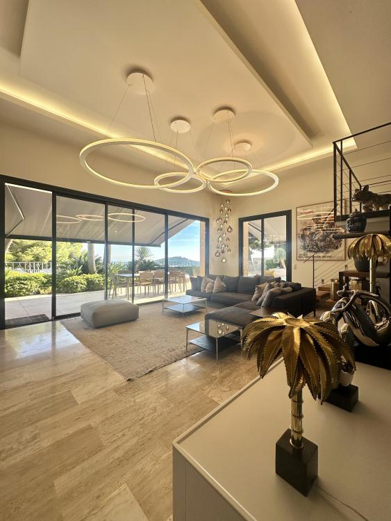 Villefranche-sur-Mer | Villa d’Exception avec Vue Panoramique Époustouflante sur la Rade | 6 Pièces