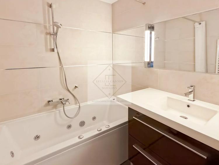 LOCATION ANNUELLE — BEAULIEU-SUR-MER