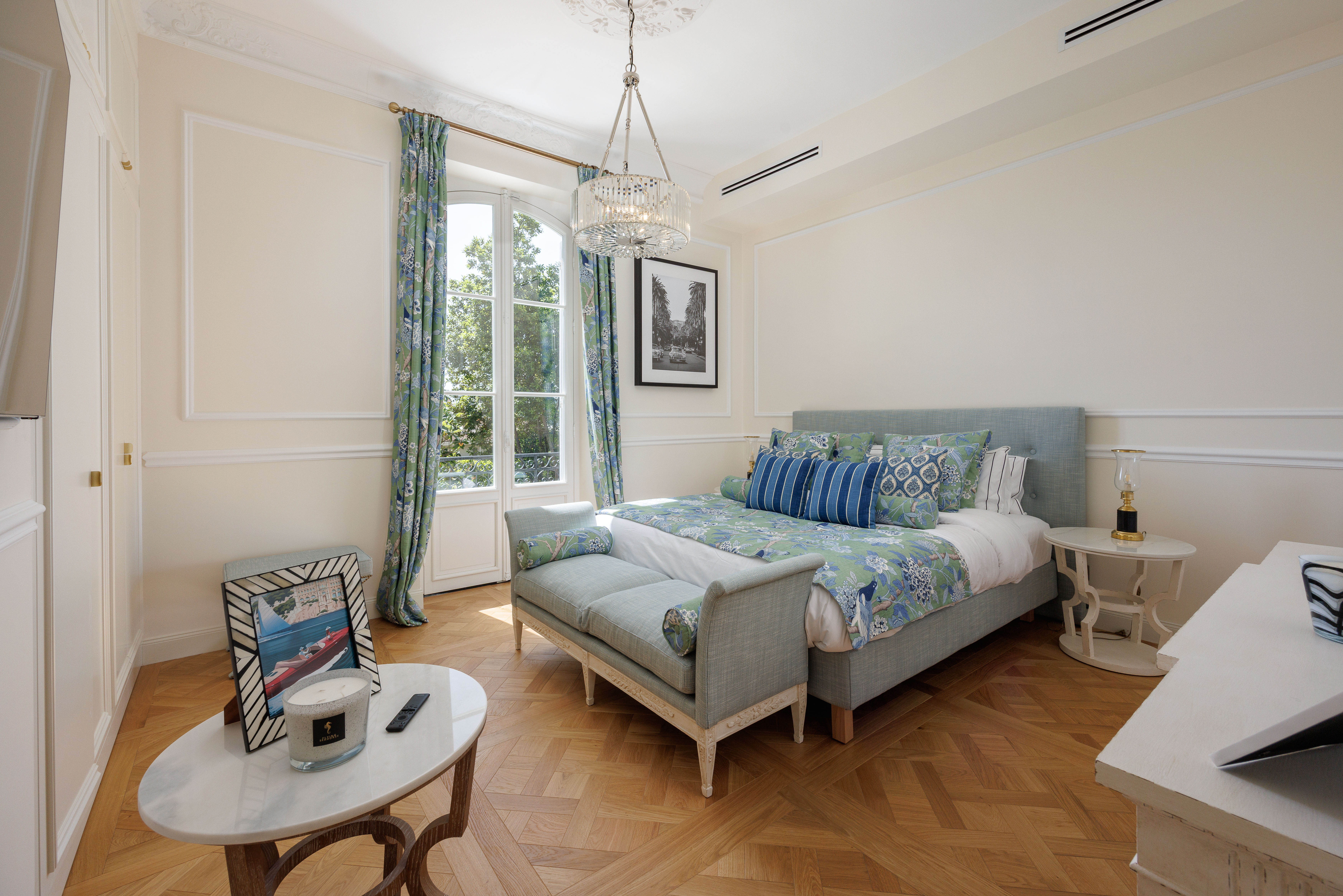 Beaulieu-sur-Mer | Villa de Prestige Face à la Mer avec Piscine